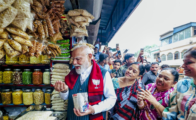 It's all drama: Mamata on PM making pit stop to buy 'jhalmuri' during Bengal poll campaign